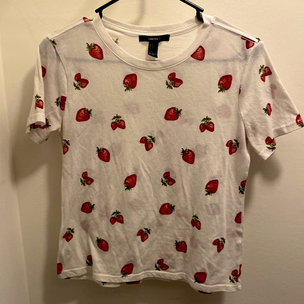 forever 21 strawberry t-shirt || ACCEPTING ALL REASONABLE OFFERS